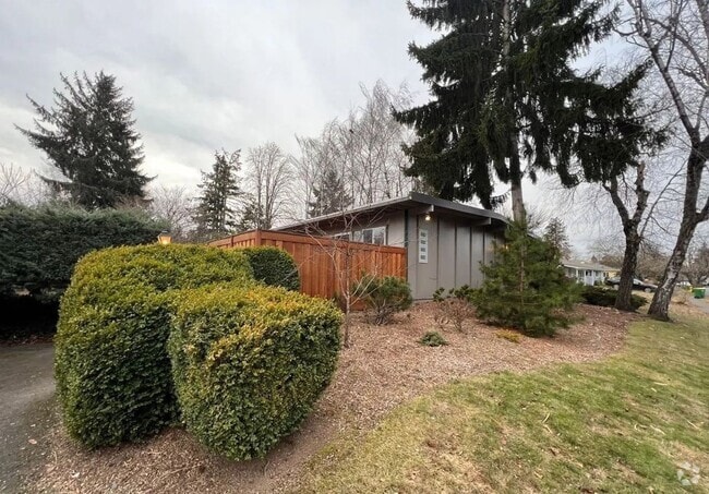 Building Photo - 12130 SW 14th St Rental