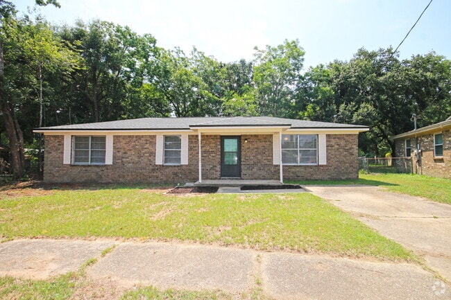 Building Photo - Updated 3BR/2BA Home with New Flooring & F...