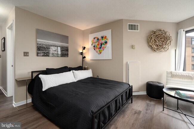 Photo - 2111 Wisconsin Ave NW Unit 512