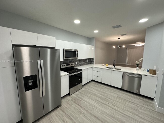 Building Photo - 2764 SW 83rd Ave Rental