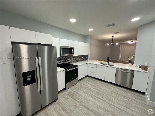 Building Photo - 2764 SW 83rd Ave Rental