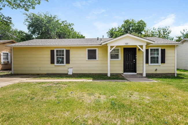 Building Photo - 824 Renfro Dr Rental