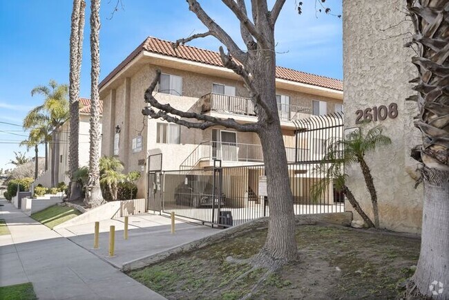 Building Photo - 2 Bedroom | 1 Bathroom Rental