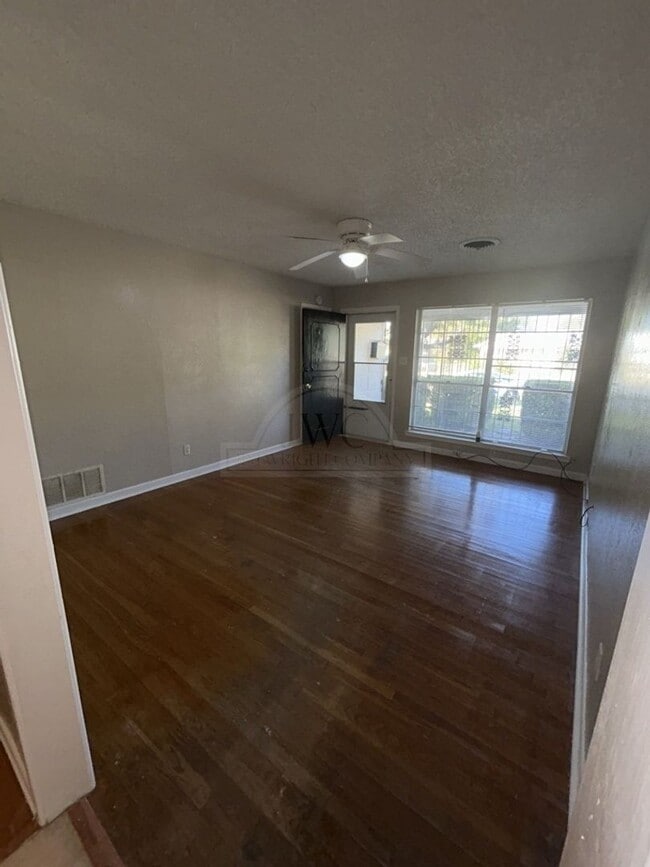 Photo - 1100 Pine Dr