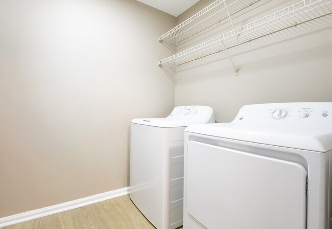 Photo - 618 Caledon Ct Unidad 618