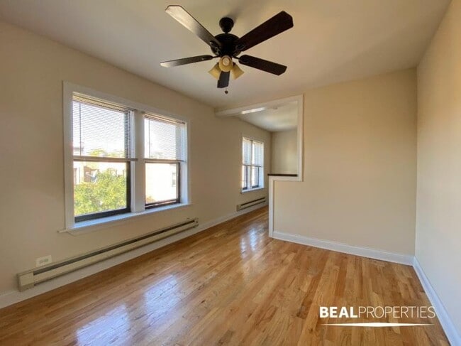 Building Photo - 0 bedroom in CHICAGO IL 60657 Unit 30