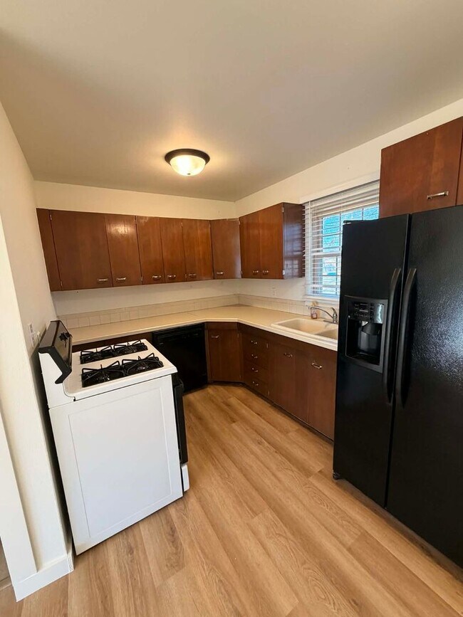 Photo - CUTE 3 BEDROOM / 2 BATHROOM HOUSE WITH FENCED IN YARD IN JOPLIN MO!!!