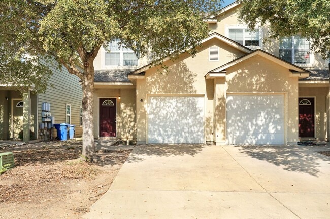 Building Photo - 7823 Kingsbury Wood Unit 4