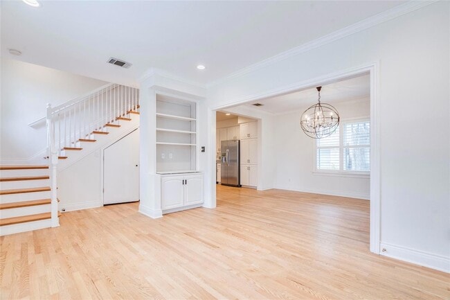 Photo - 512 E 49th St