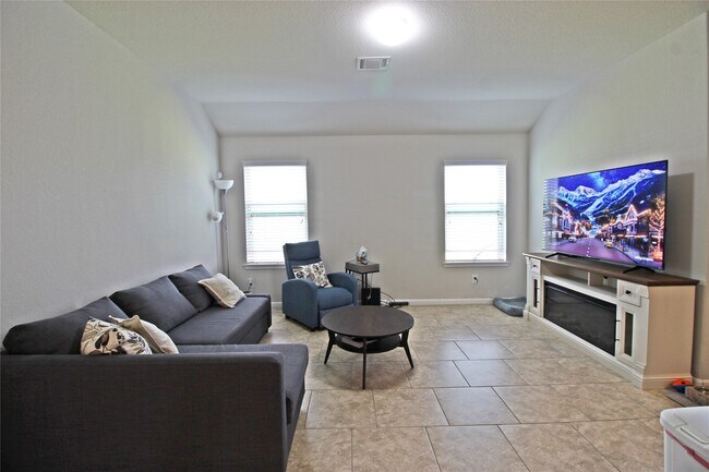 Photo - 4019 Spurwing Ln