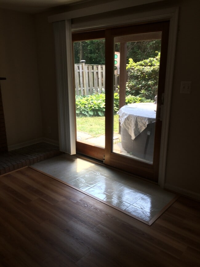 Puerta - 19628 Club Lake Rd