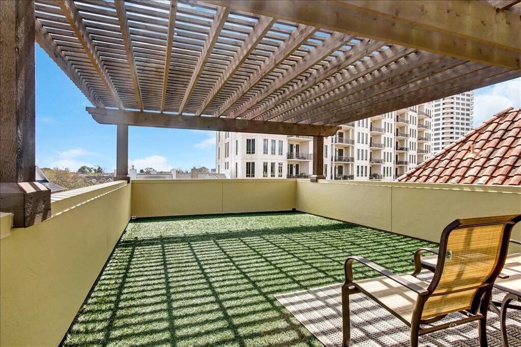 Photo - 2318 Welch St