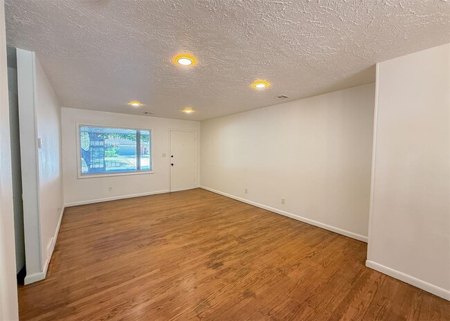 Photo - 10416 Ridgeview Dr