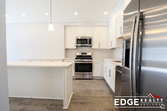 Building Photo - 107 Kenrick St Unit 1 Rental