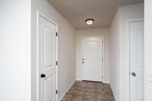 Building Photo - 5733 Abercorn Dr