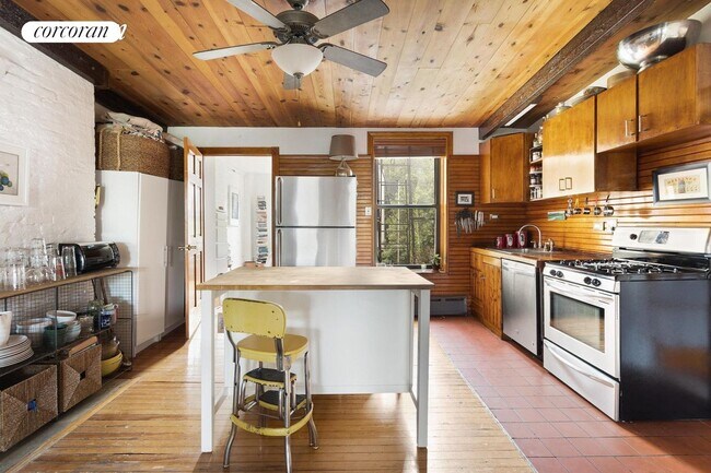 Photo - 298 Union St