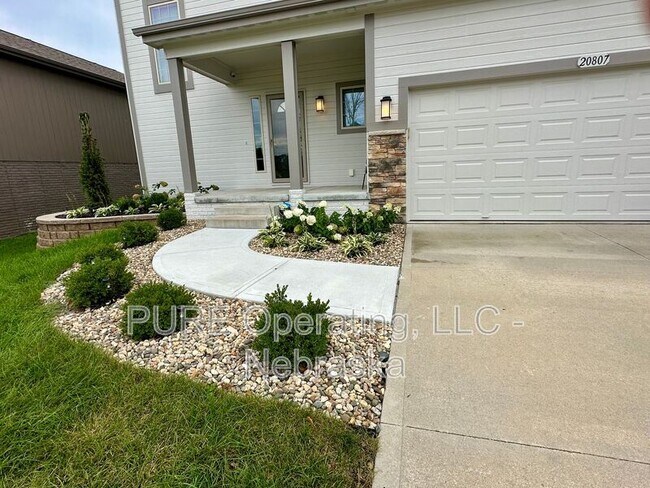 Photo - 20807 Clark Street