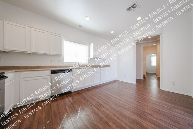 Photo - 4714 E Laurel Ave