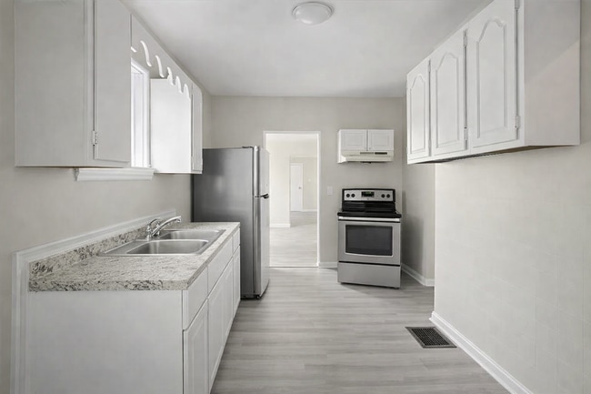 Photo - 2025 Mansfield St