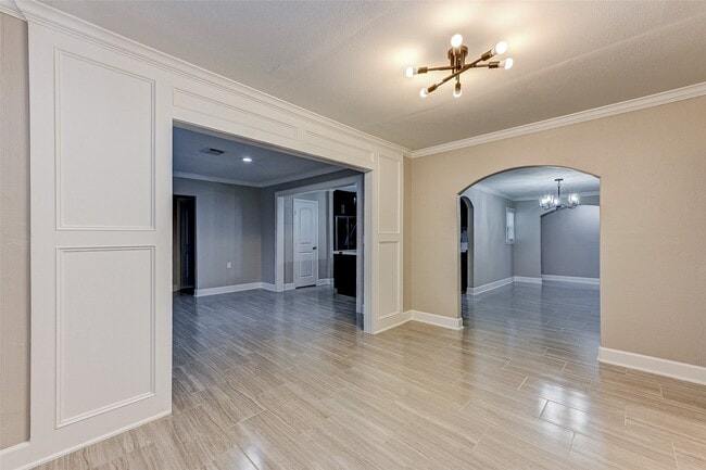 Photo - 6618 Winton St