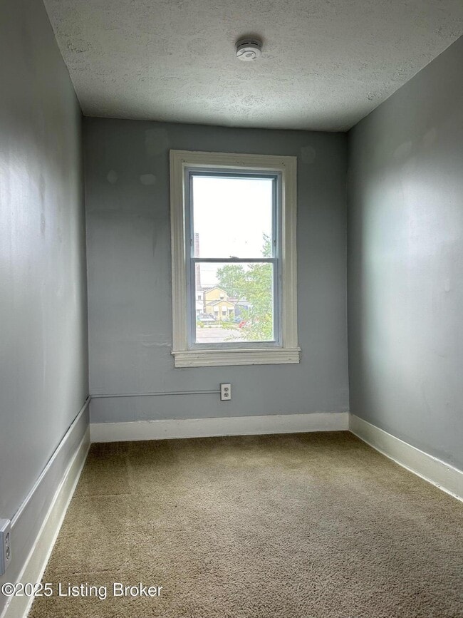 Photo - 919 E Oak St