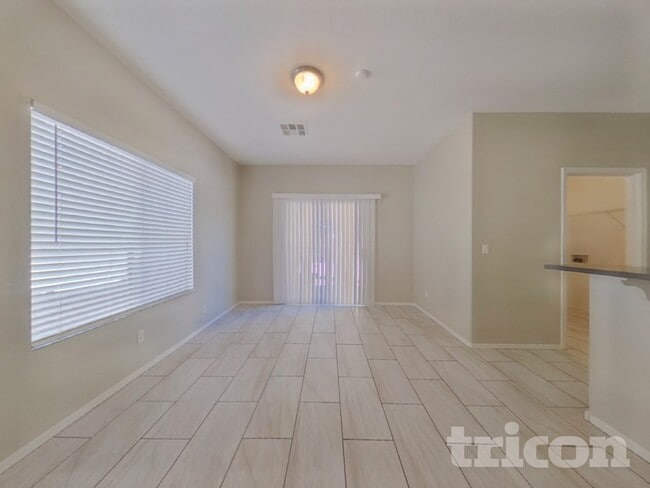 Photo - 442 E Cheyenne Rd