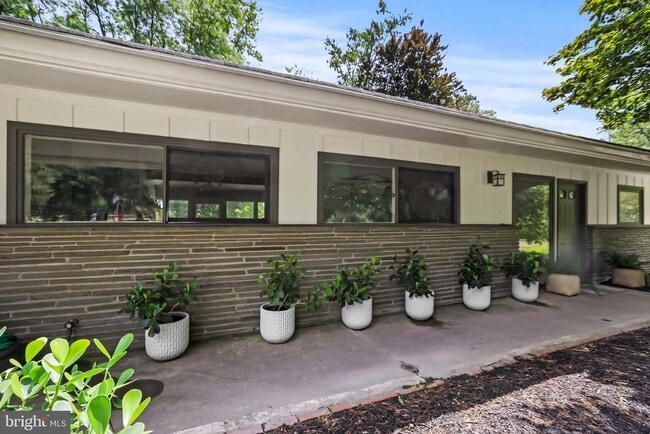 Photo - 1004 Mercer Rd
