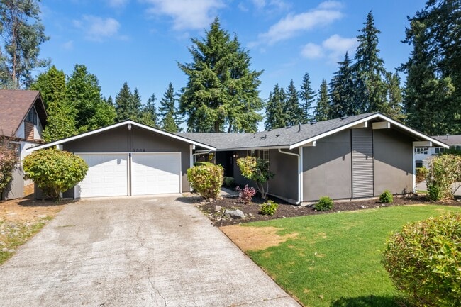 Building Photo - Fully Remodeled 4BR Rambler in Private Fed...