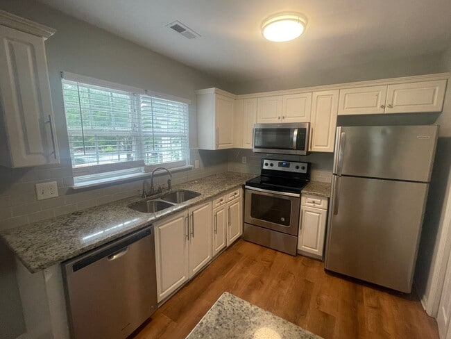 Photo - 3 Bedroom 2 Bathroom with Bonus Room UNCW/...
