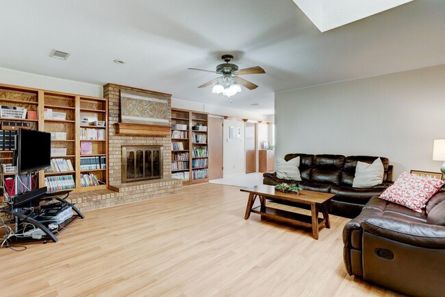 Photo - Spacious home on 1/3 of an acre w/ BONUS F...