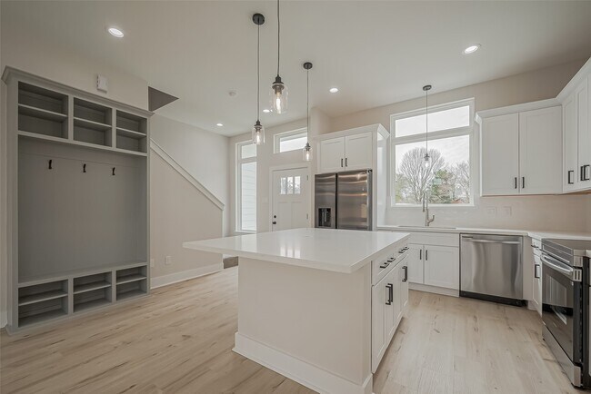 Photo - 918 St Clair St