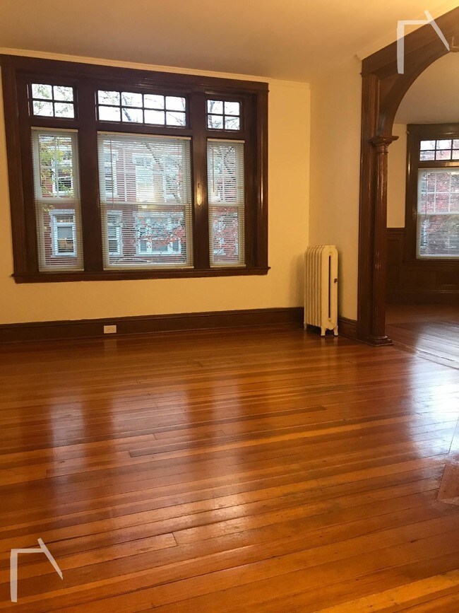 Building Photo - 11 Strathmore Rd Unit 3 Rental