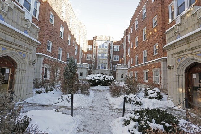 Patio - 6715-6733 S Paxton Ave Apartamentos