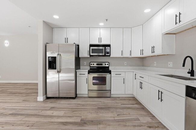 Photo - 1111 W University Dr Unidad 1008