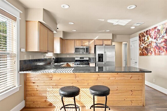 Photo - 100 W 55th 1/2 St Unit A