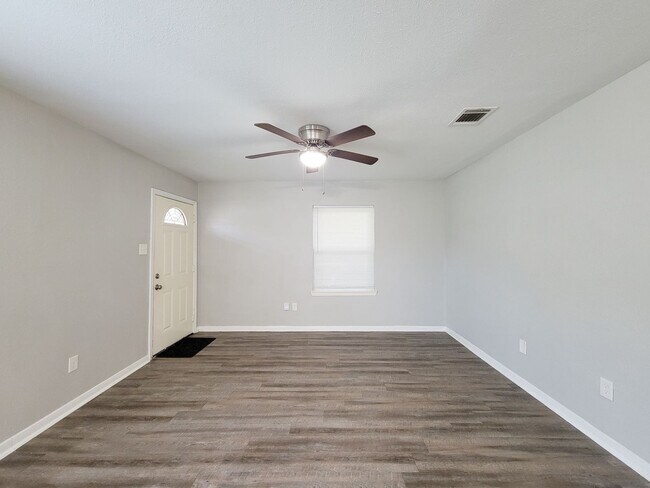 Photo - BEAUTIFUL REMODELED 3 BEDOOM LEASE HOME