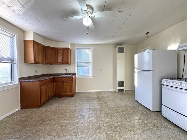 Building Photo - 49 Fulton St Unit 1R