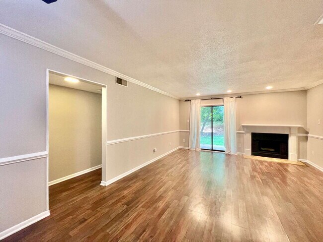 CONDO MINUTES FROM SouthParK!