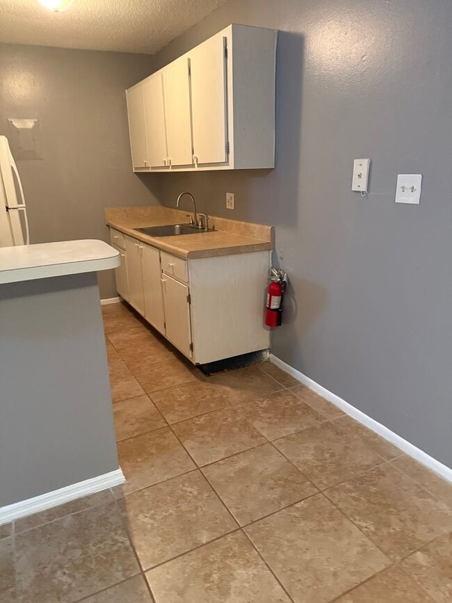 Photo - LEASE NOW AND ENJOY 50% OFF 2ND MONTH! 1 Bd/1 Ba near UF- Apartment for Rent