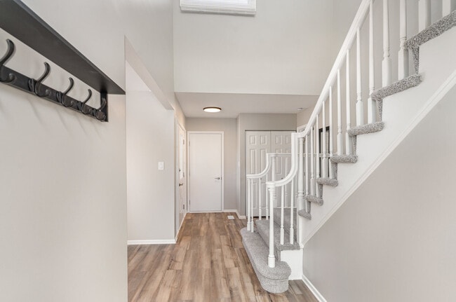 Photo - 355 Crestwood Ct