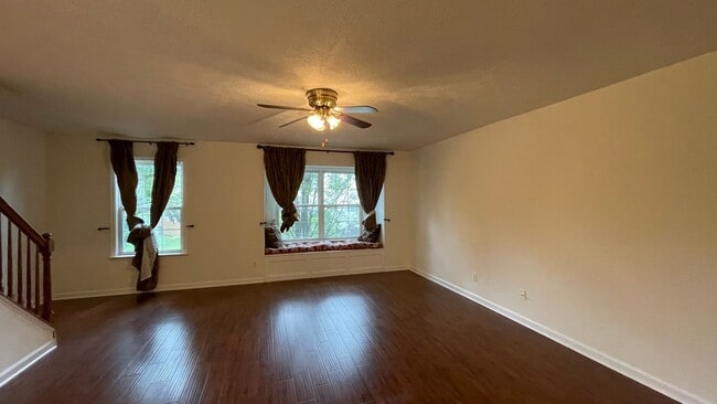 Building Photo - 4 Bed Townhome in South Stafford