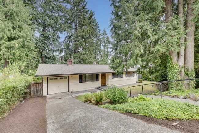 Photo - Spacious 3 bed 2.5 bath in Eastgate neighborhood.