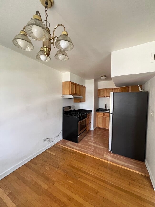 Photo - 5335 N California Ave Unit 203