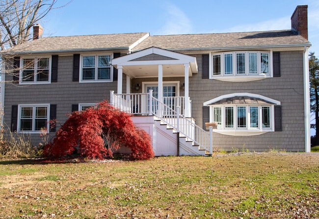 Building Photo - 72 Carson Ave Unit B