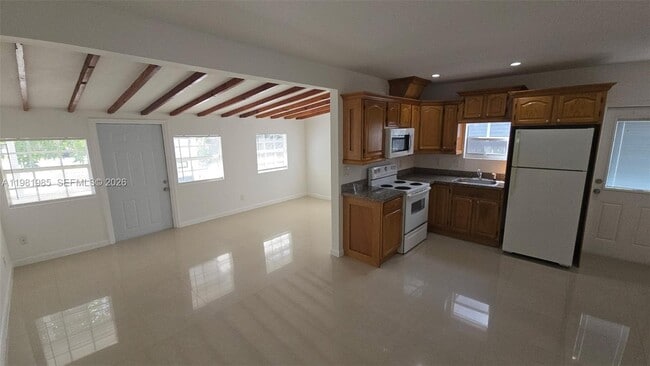 Building Photo - 6761 SW 13th Terrace Unit 1