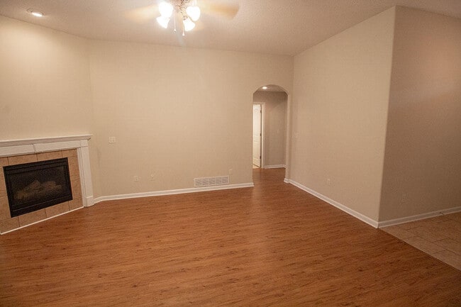 Photo - 7002 Madison Creek Dr
