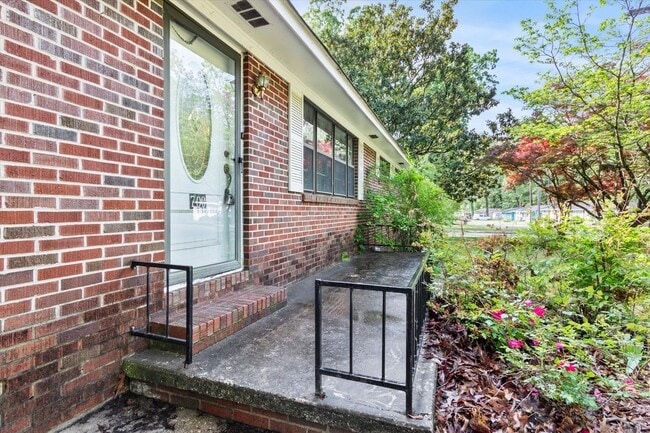Photo - 700 Cedar St NW