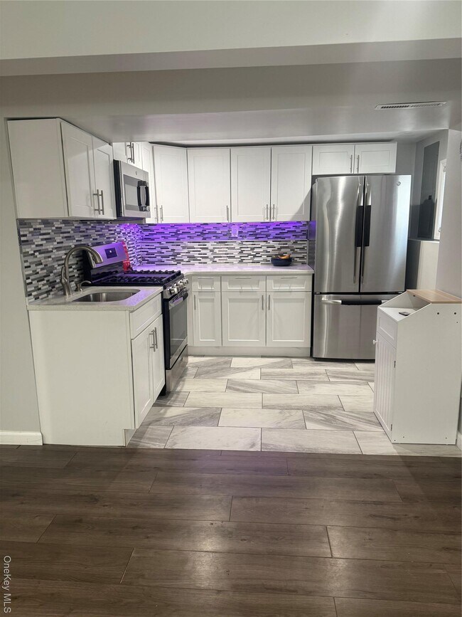 Photo - 1029 Commack Rd