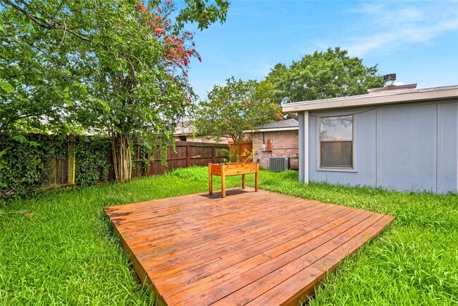Photo - 6009 Leafwood Cir