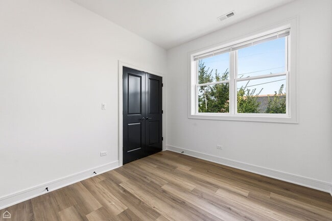 Photo - 3902 S Lake Park Ave Unit 3